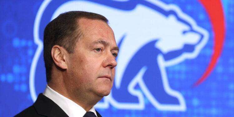 Medvedev, ‘distruggeremo le truppe francesi, compito glorioso’