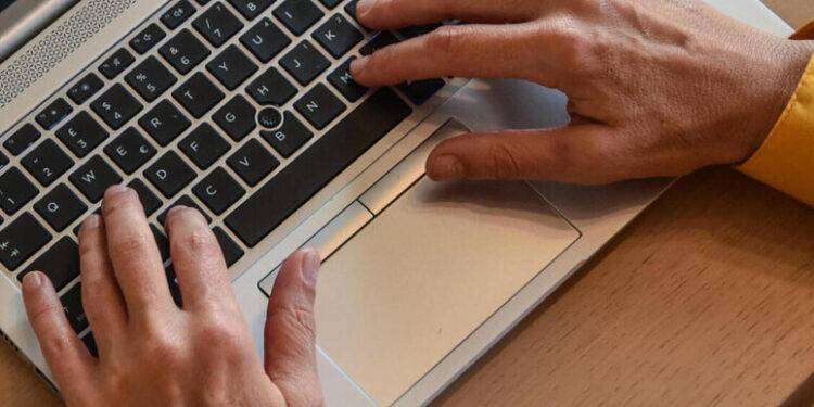 Negli enti locali le laureate sono il doppio dei maschi, ma le dirigenti sono solo il 41%