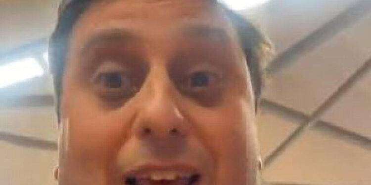 ‘Non posso parlare’, David Parenzo contestato alla Sapienza