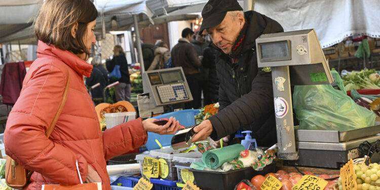 Il Pil acquisito per il 2024 rivisto a +0,2%, in lieve rialzo