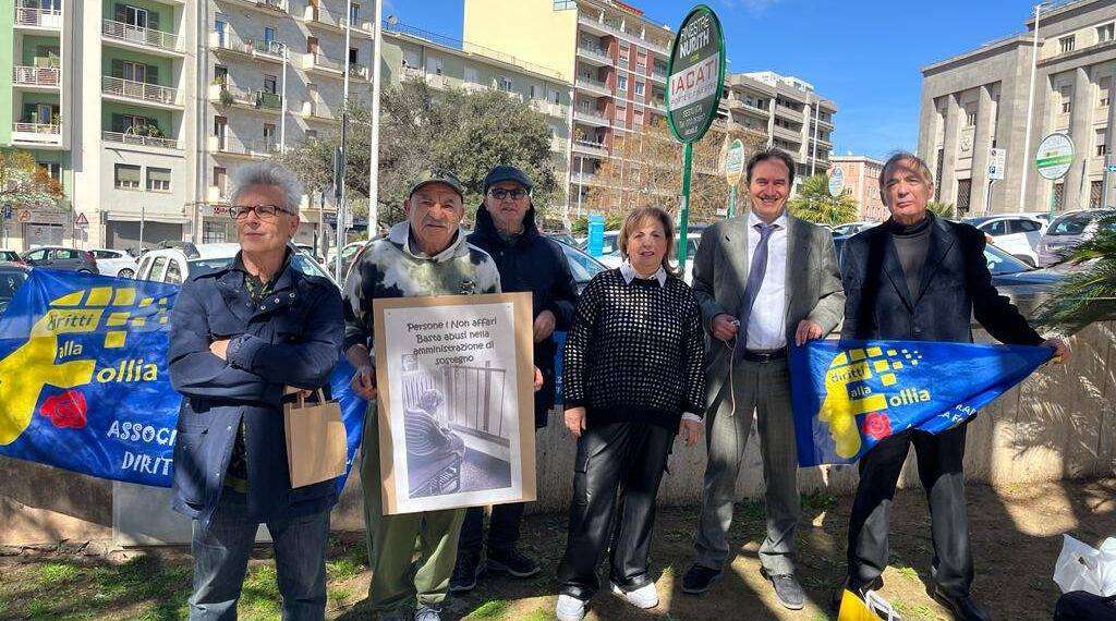Cagliari, proseguono le udienze del processo a Gigi Monello: Diritti alla Follia manifesta sotto il Tribunale