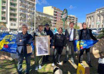 Cagliari, proseguono le udienze del processo a Gigi Monello: Diritti alla Follia manifesta sotto il Tribunale