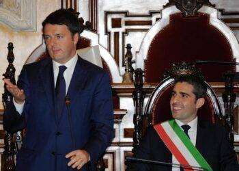 Guai per la lista Bonino-Renzi. Duro Pizzarotti: «No a Cuffaro»