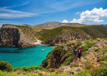 Scoprire la Sardegna a piedi lungo gli 8 cammini religiosi