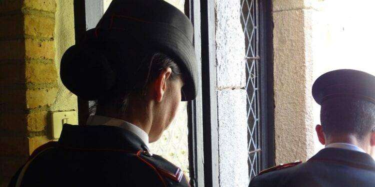 Si finge medico per lavorare in struttura per anziani, arrestata