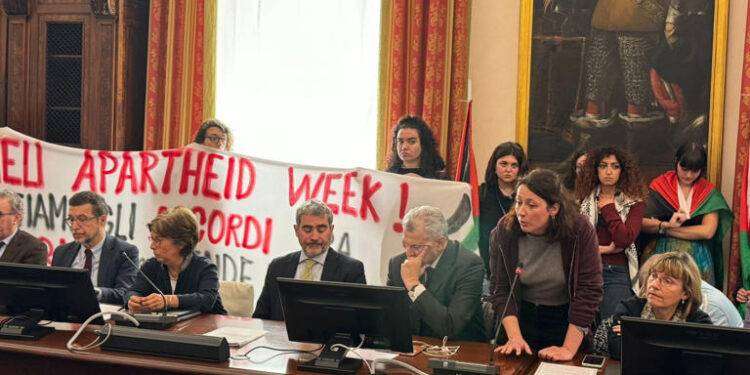 Studenti pro Palestina interrompono Senato accademico a Torino