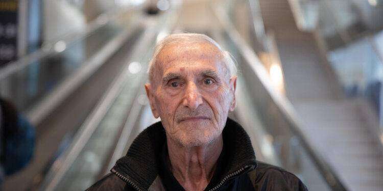 Vive in aeroporto da mesi a Bologna, il Comune lo prende in carico