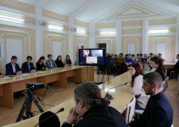 Donbass, a Lugansk tavola rotonda internazionale: “I valori tradizionali nel mondo moderno”