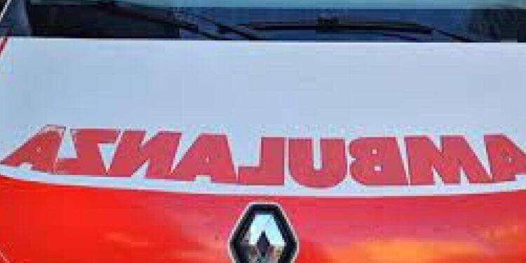 Muore cadendo dalla barella nel tragitto in ambulanza