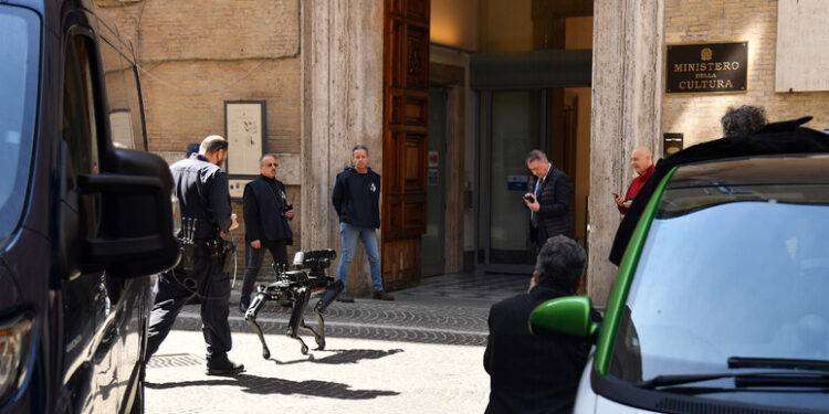 Evacuato Ministero cultura per allarme bomba, arriva Saetta