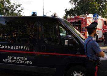 Paura nella notte a Ottana, una bomba esplode davanti al Comune