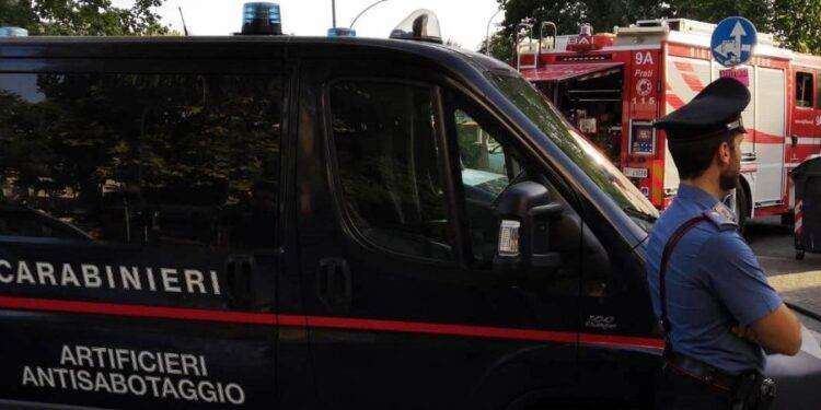 Paura nella notte a Ottana, una bomba esplode davanti al Comune