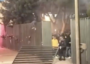 Barcellona-Napoli, scontri all’esterno dello stadio tra tifosi e polizia