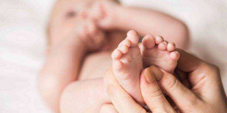 Istat, calano ancora i nati nel 2023 in Italia