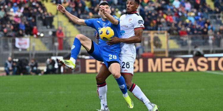 Calcio: Cagliari; allarme Mina, Gaetano sempre in forse