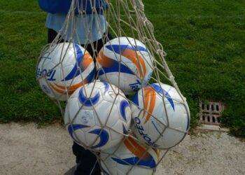 Tira una testata all’allenatore del figlio, 5 anni di daspo