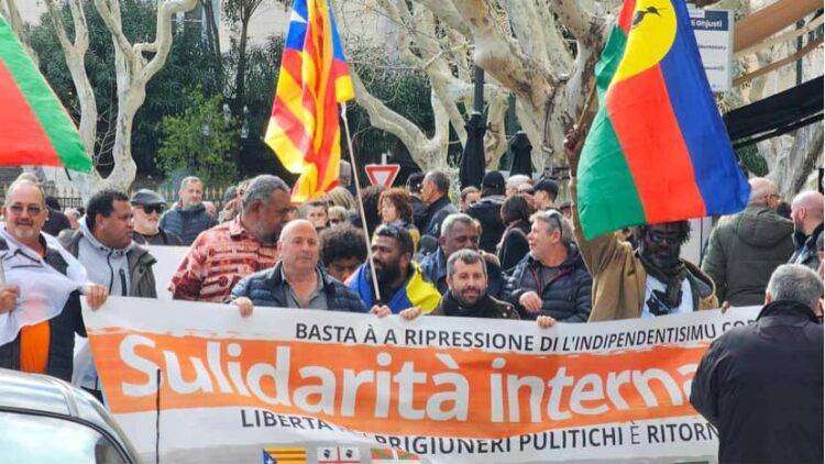 Corsica, migliaia in corteo contro la repressione della polizia francese