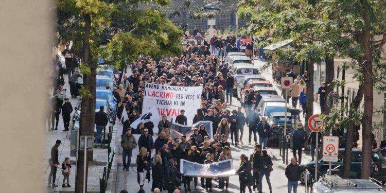 Corsica, migliaia in corteo contro la repressione della polizia francese