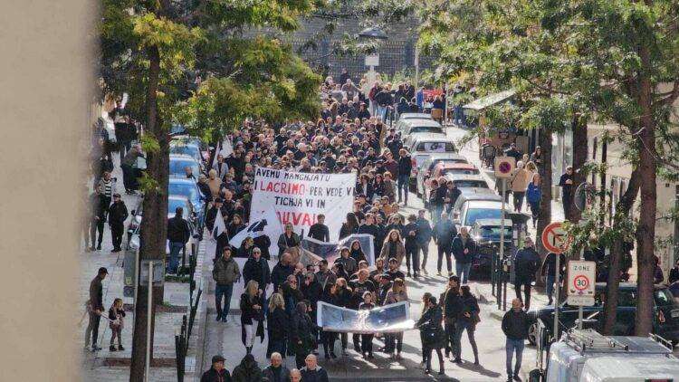 Corsica, migliaia in corteo contro la repressione della polizia francese