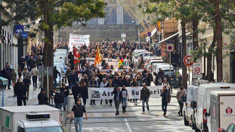 Corsica, migliaia in corteo contro la repressione della polizia francese