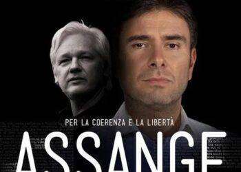 Alessandro Di Battista porta Julian Assange a teatro: ecco le date