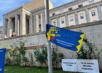 Cagliari, quinta udienza del processo a Gigi Monello. Presidio al Tribunale