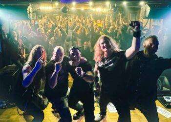 David Ellefson con il suo Bass Warrior Tour al Fabrik, il pubblico in estati canta a squarciagola