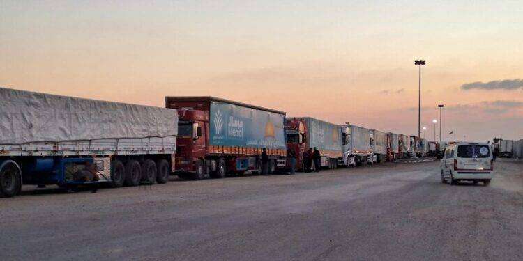 Gaza, media: 12 morti in raid Israele su persone in attesa aiuti