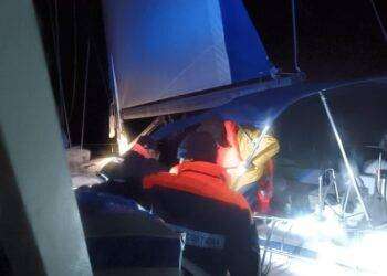 Barca a vela rischia di affondare all’Asinara, occupanti in salvo