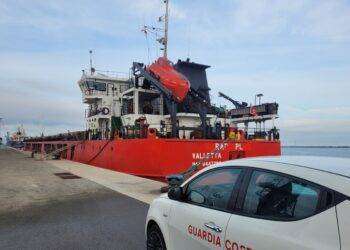 Irregolarità a bordo, fermati due mercantili a Cagliari