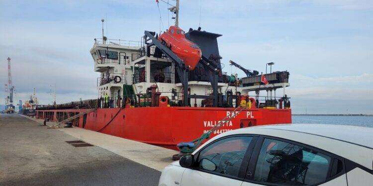 Irregolarità a bordo, fermati due mercantili a Cagliari