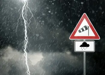 Venti forti, a Cagliari chiusi parchi e cimiteri