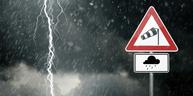 Venti forti, a Cagliari chiusi parchi e cimiteri