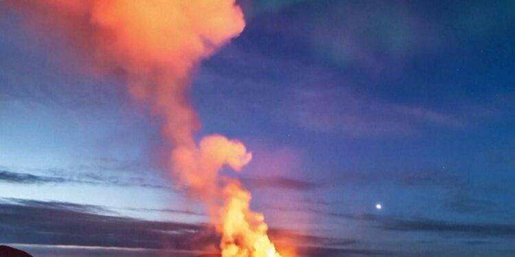 Islanda, prosegue l’eruzione del vulcano sulla penisola di Reykjanes