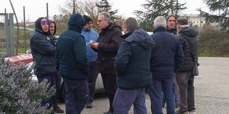 Senza stipendio e futuro incerto, protesta operai Tossilo