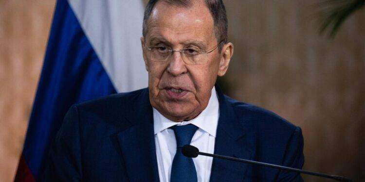 Lavrov risponde a Macron, ‘le truppe occidentali sono già in Ucraina’