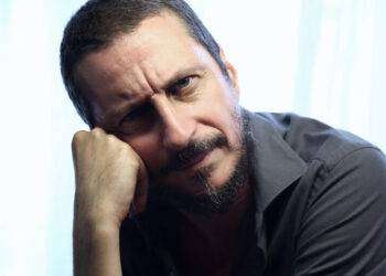 Luca Bizzarri, dal podcast al teatro per Non hanno un amico