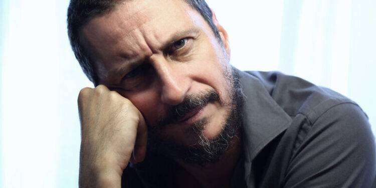 Luca Bizzarri, dal podcast al teatro per Non hanno un amico