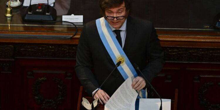 Milei trasforma l’Argentina in una dittatura: chiusa l’agenzia di stampa Telam