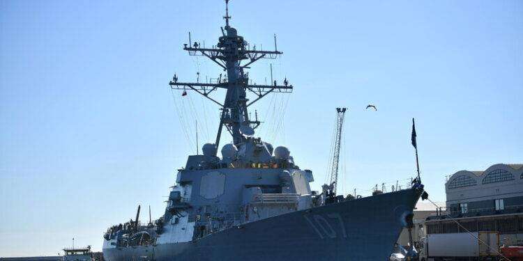 Houthi, attaccati cacciatorpedinieri Usa con 37 droni