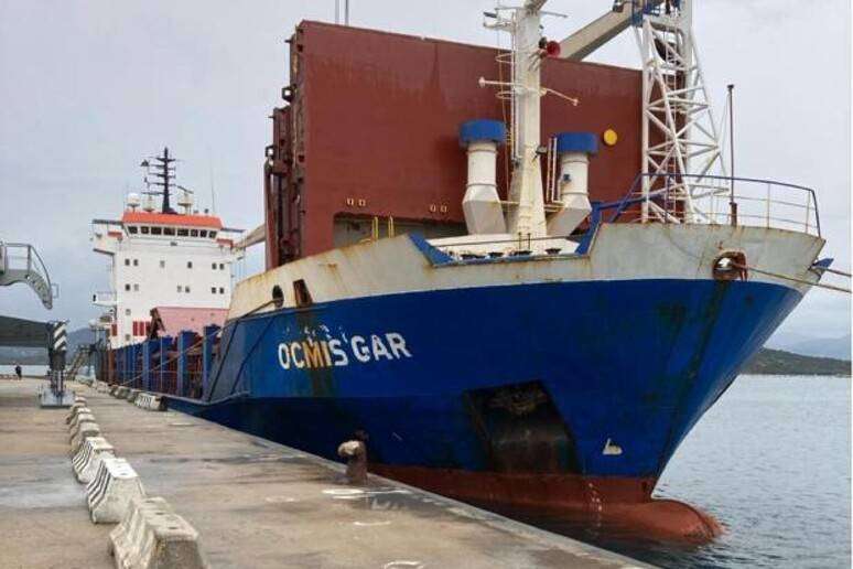 Carenze sulla sicurezza, motonave bloccata in porto a Olbia