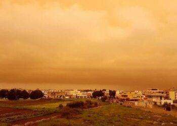 Una gigantesca nube di polveri sahariane nel cielo della Sardegna