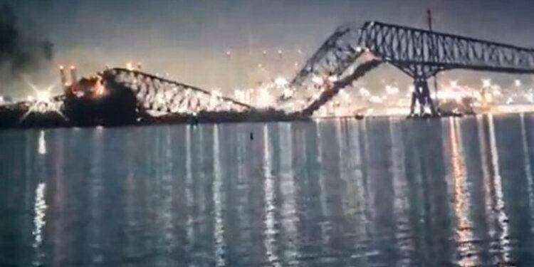 Urto con una nave cargo, crolla il ponte di Baltimora: morti e dispersi