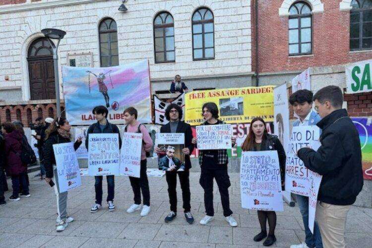 Salis: il padre: “E’ agitata, non tira buona aria”