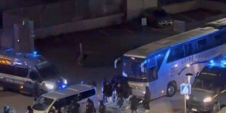 Scontri al derby Cosenza-Catanzaro, ferito un poliziotto