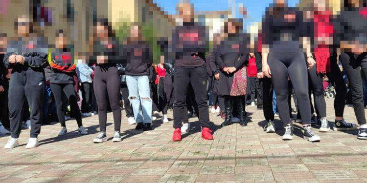 8 marzo: flash mob degli studenti di Alghero contro la violenza