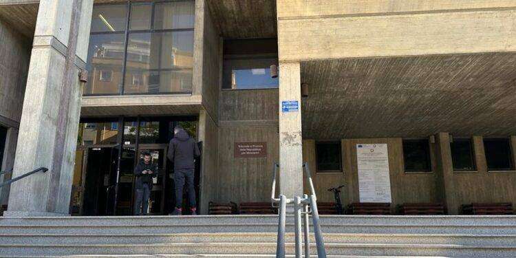 Accoltellò il compagno all’uscita di scuola, 14enne a processo