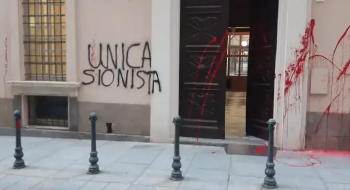 Azione simbolica contro il regime israeliano all’Università di Cagliari