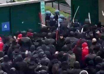 Venezia-Bari, pesanti scontri tra tifosi e polizia