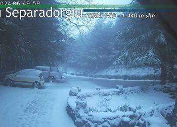 Neve nel nuorese, risveglio bianco in quota in Sardegna